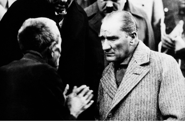Mustafa Kemal Atatürk: Modern Türkiye’nin Kurucusu