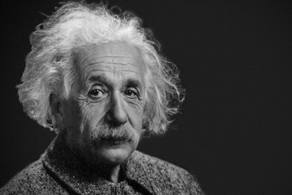 Albert Einstein: Zaman ve Uzayı Yeniden Düşünen Adam